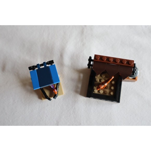 LEGO Baby Dinosaur Minifigure Jurassic World 76945 & 30390 with Stalls Enclosure - Picture 5 of 11